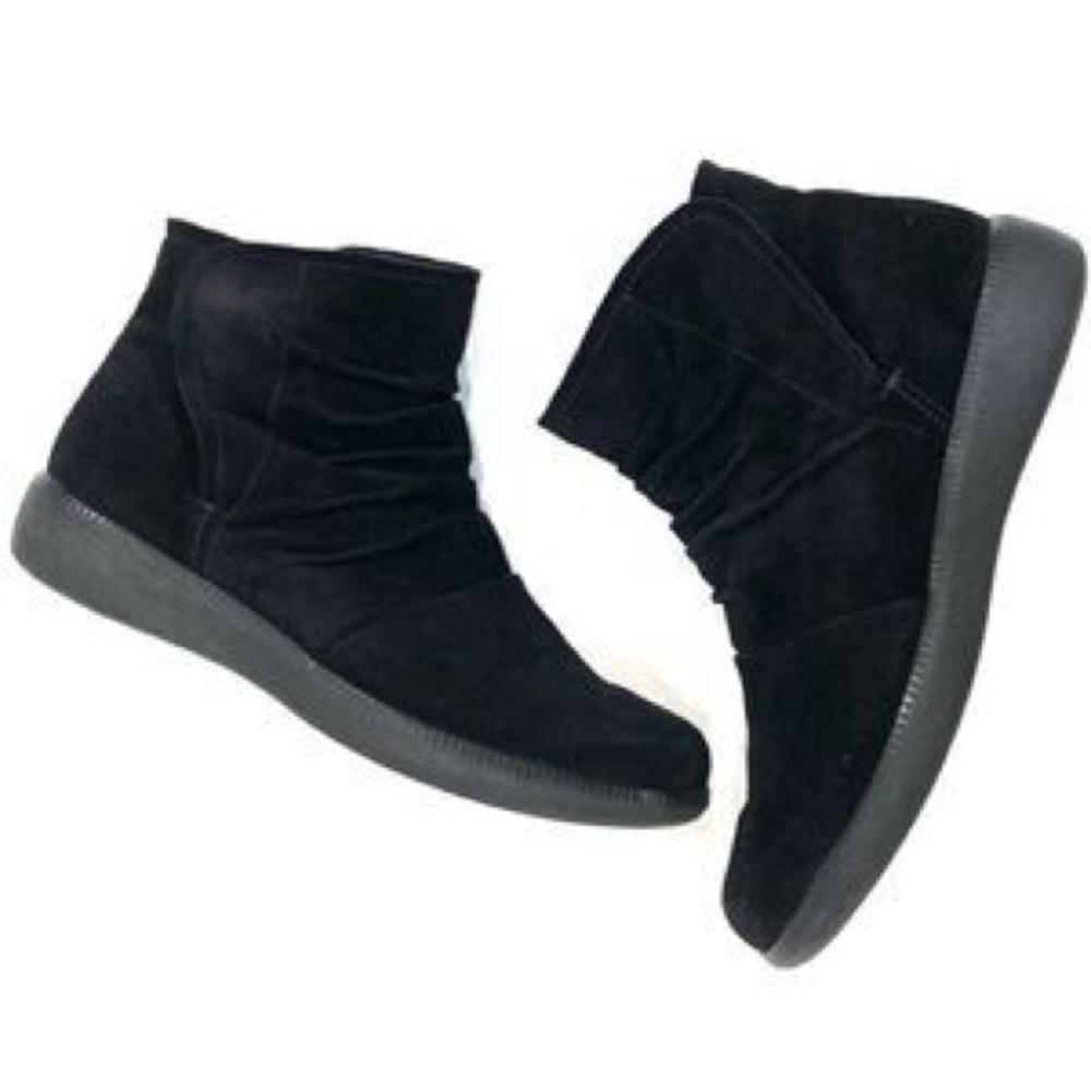 MUNRO WOMENS SCOUT WATER RESISTANT SCOUT SUEDE BOOTIE BLACK SIZE 8 NARROW NWOT